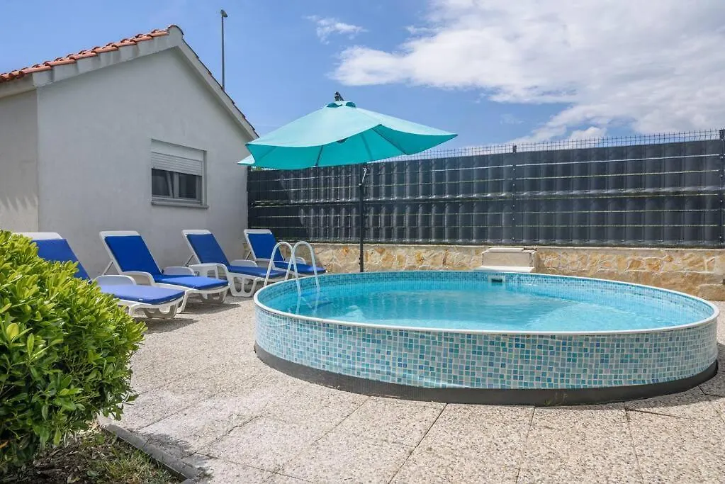 New Apartment With Pool And Jacuzzi Only For You Kaštela
