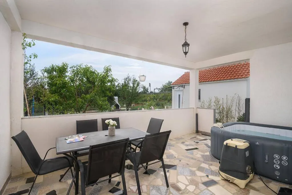 New Apartment With Pool And Jacuzzi Only For You Kaštela