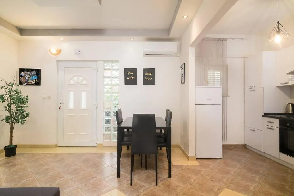New Apartment With Pool And Jacuzzi Only For You Kaštela 크로아티아