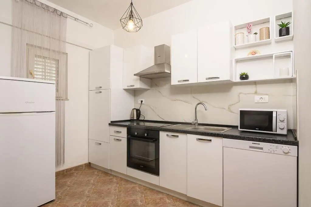 New Apartment With Pool And Jacuzzi Only For You Kaštela 0*,  크로아티아