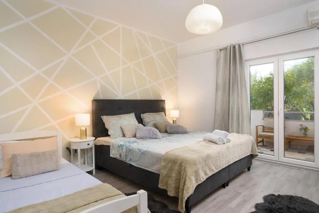 New Apartment With Pool And Jacuzzi Only For You Kaštela
