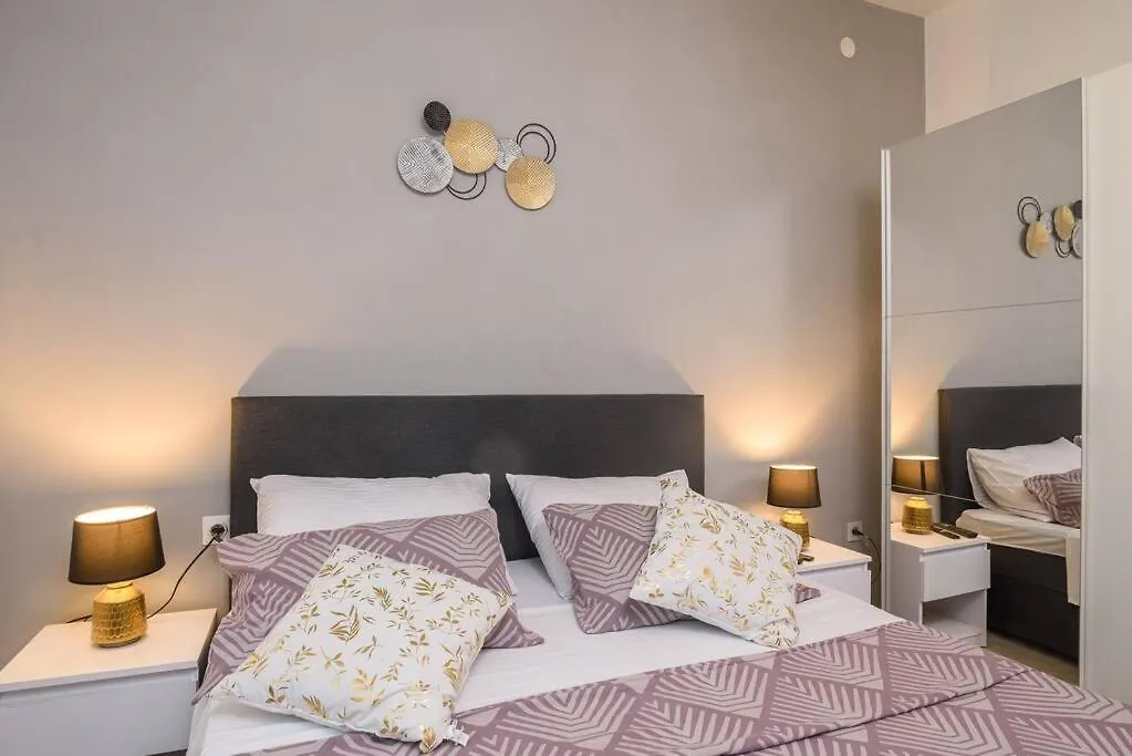 New Apartment With Pool And Jacuzzi Only For You Kaštela
