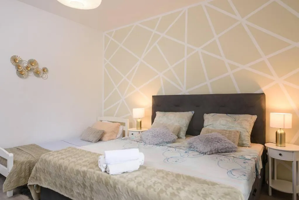 New Apartment With Pool And Jacuzzi Only For You Kaštela