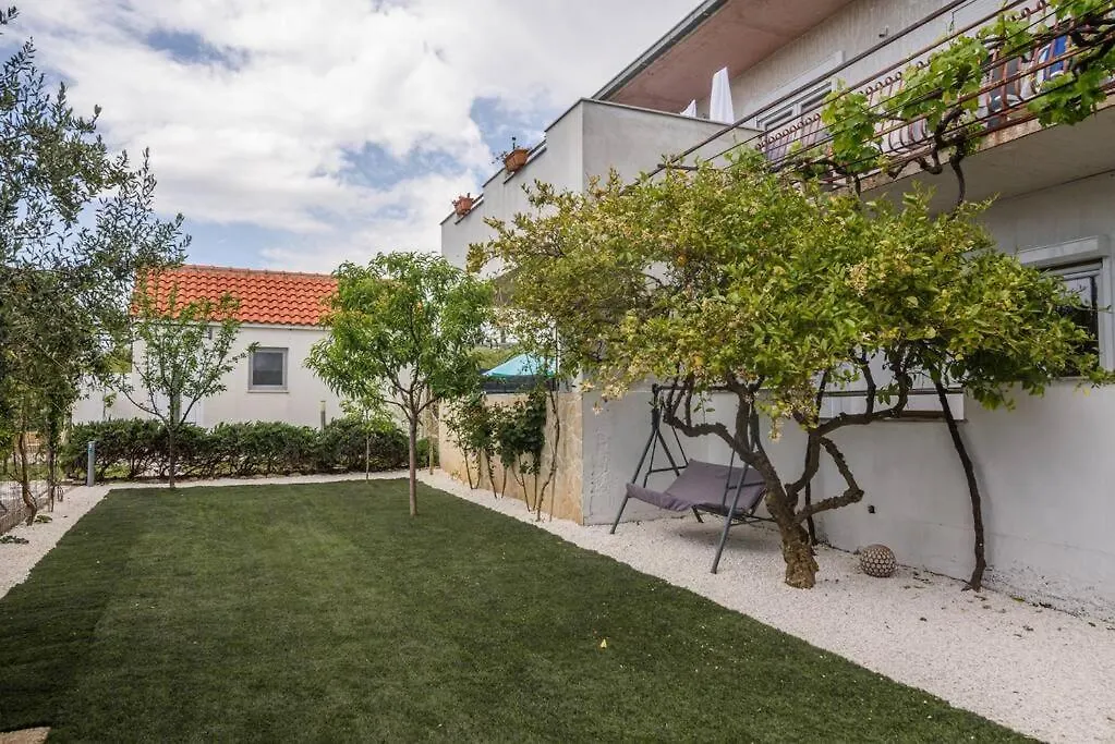 New Apartment With Pool And Jacuzzi Only For You Kaštela 0*,  크로아티아