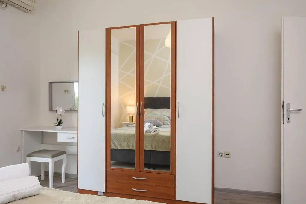 New Apartment With Pool And Jacuzzi Only For You Kaštela